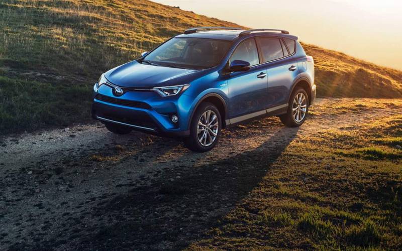 Comparison Toyota RAV4 Hybrid XLE 2017 vs Lexus NX 300 F SPORT 2018 SUV Drive Comparison Toyota RAV4 Hybrid XLE 2017 vs Lexus NX 300 F SPORT 2018 SUV Drive